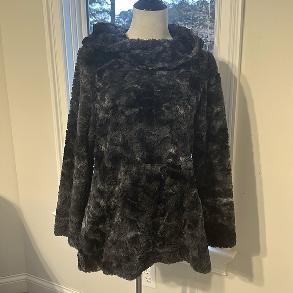 Pandemonium Seattle Faux Fur Pullover/hoody, Size Small, Like new - Picture 1 of 8
